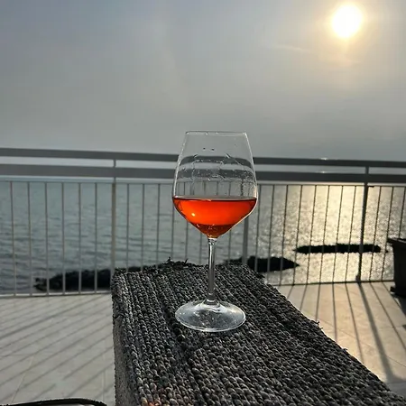 Thomas Sea View