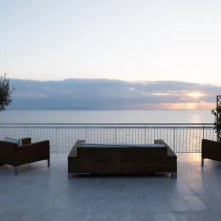 Thomas Sea View Torre del Greco