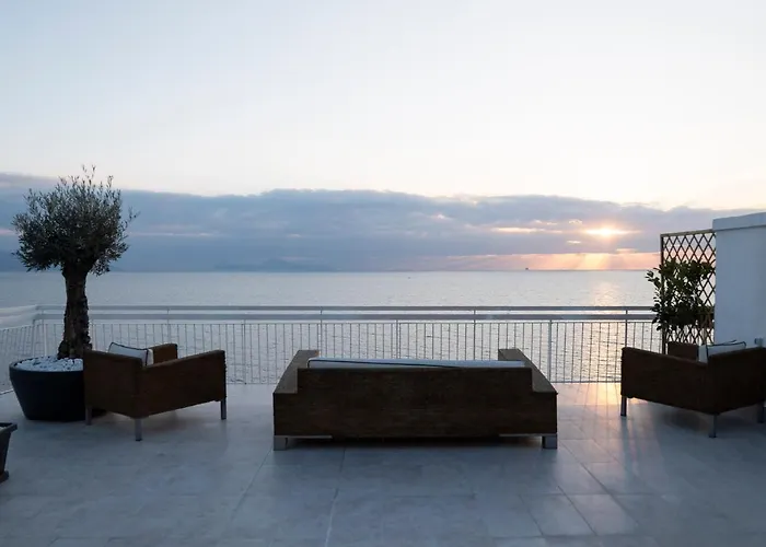 Thomas Sea View Torre del Greco