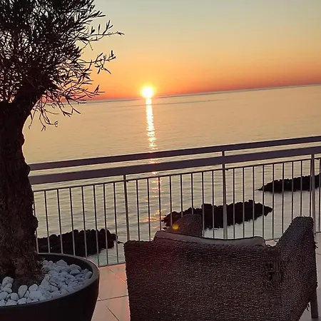 Thomas Sea View